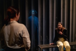 Hamlet (Mia Nuttgens), Ghost (Issame Chayle), Gertrude (Silvia D'Anastasio)